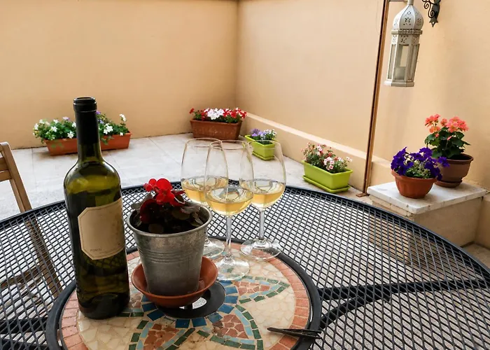 Paola' S Home-terrace And Metro Apartment *